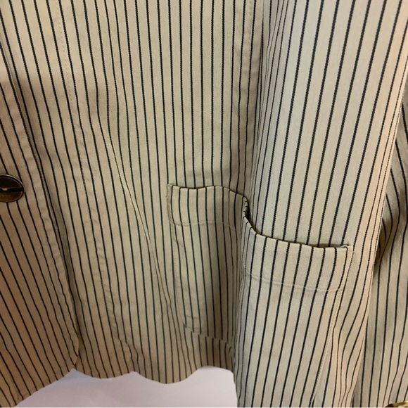 Large or 16 18 stripped Chico’s blazer jacket. Buttons. - Picture 6 of 10